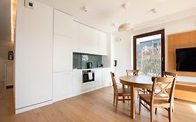 Solec Cristal Home Apartment